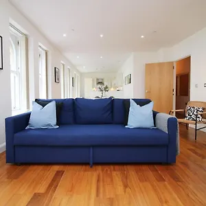 No 2 Under The Clock By Ssw - 2br, Right In The Centre, Sleeps 6 Apartment